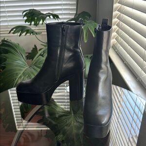 STEVE MADDEN MARSH BOOTS SIZE 8.5